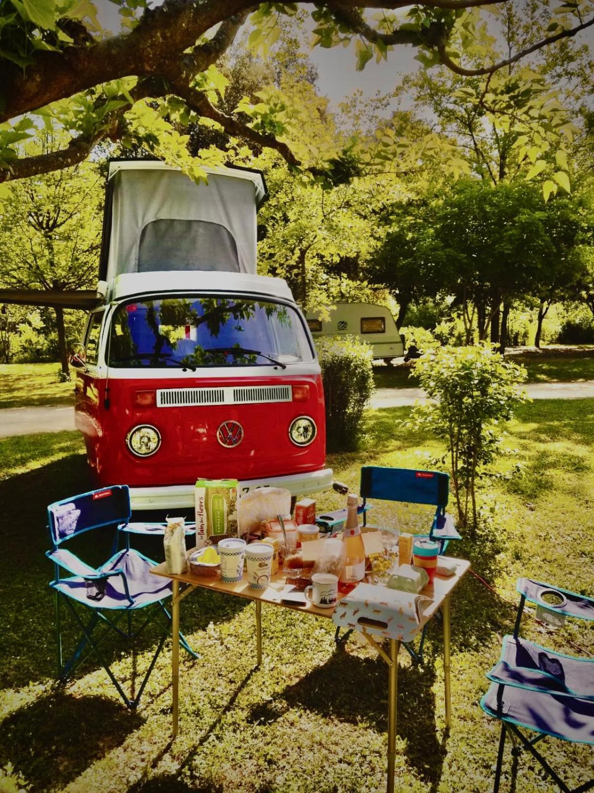 Retro Vw Kombi T2 Campervan โอสปิตาเล็ต เดอ โยเบรกัต ภายนอก รูปภาพ